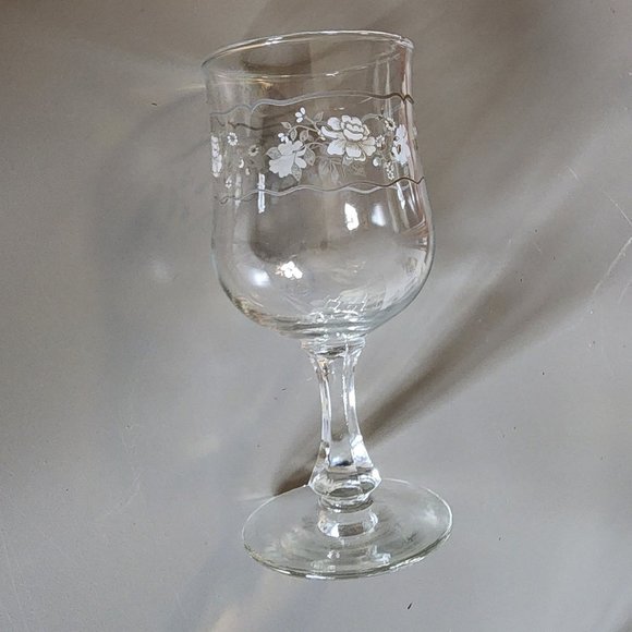 Vintage SOUTHAMPTON (4) Stemmed Wine Glasses by JMP Marketing - Picture 5 of 6